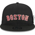 shapka-ploska-cherna-snapbek-9fifty-post-up-pin-na-boston-red-sox-mlb-ot-new-era