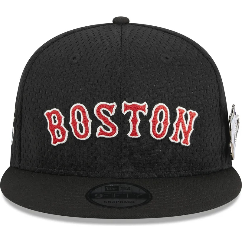 shapka-ploska-cherna-snapbek-9fifty-post-up-pin-na-boston-red-sox-mlb-ot-new-era