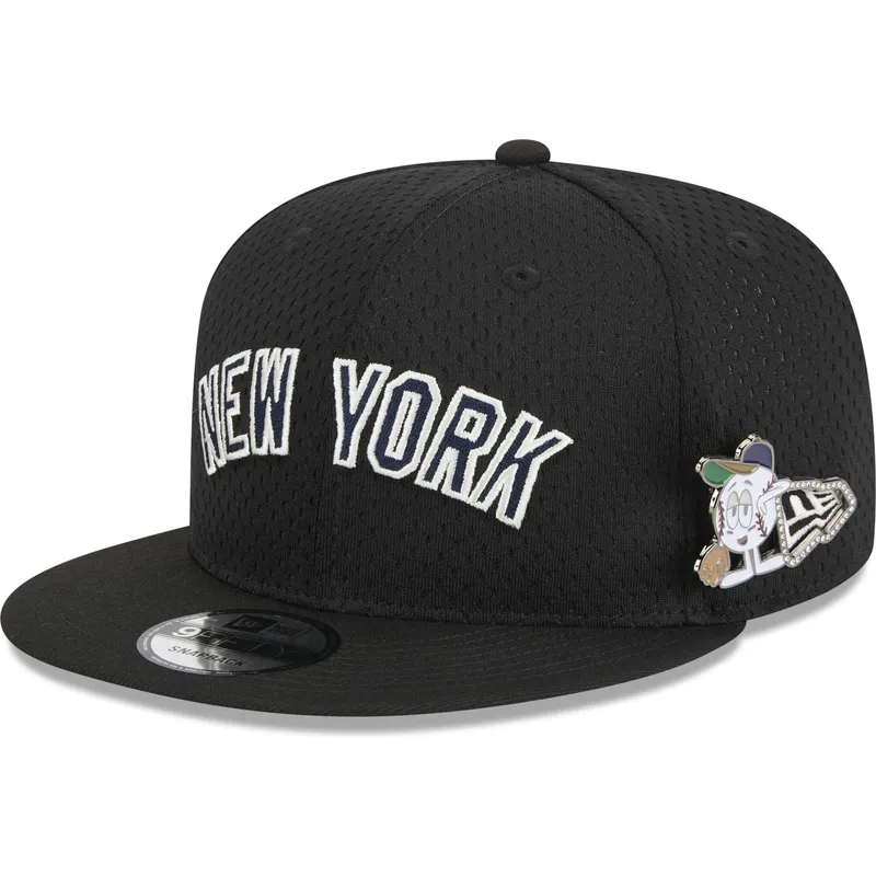 shapka-ploska-cherna-snapbek-9fifty-post-up-pin-na-new-york-yankees-mlb-ot-new-era