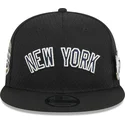 shapka-ploska-cherna-snapbek-9fifty-post-up-pin-na-new-york-yankees-mlb-ot-new-era