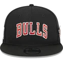 shapka-ploska-cherna-snapbek-9fifty-post-up-pin-na-chicago-bulls-nba-ot-new-era