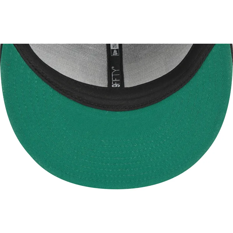 shapka-ploska-cherna-snapbek-9fifty-post-up-pin-na-chicago-bulls-nba-ot-new-era