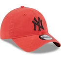shapka-izvita-chervena-reguliruem-9twenty-league-essential-na-new-york-yankees-mlb-ot-new-era