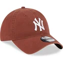 new-era-mlb-new-york-yankees-9twenty-league-essential-verstellbare-braune-kappe-mit-gebogenem-schirm