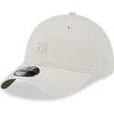 shapka-izvita-bezhov-reguliruema-lenta-con-logo-9twenty-mini-logo-na-new-york-yankees-mlb-ot-new-era