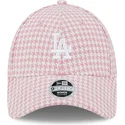 verstellbare-damenkappe-9forty-houndstooth-der-los-angeles-dodgers-mlb-von-new-era-in-rosa-und-weiss