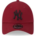new-era-mlb-new-york-yankees-9forty-league-essential-verstellbare-rote-kappe-mit-schwarzem-logo
