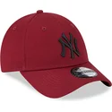 new-era-mlb-new-york-yankees-9forty-league-essential-verstellbare-rote-kappe-mit-schwarzem-logo