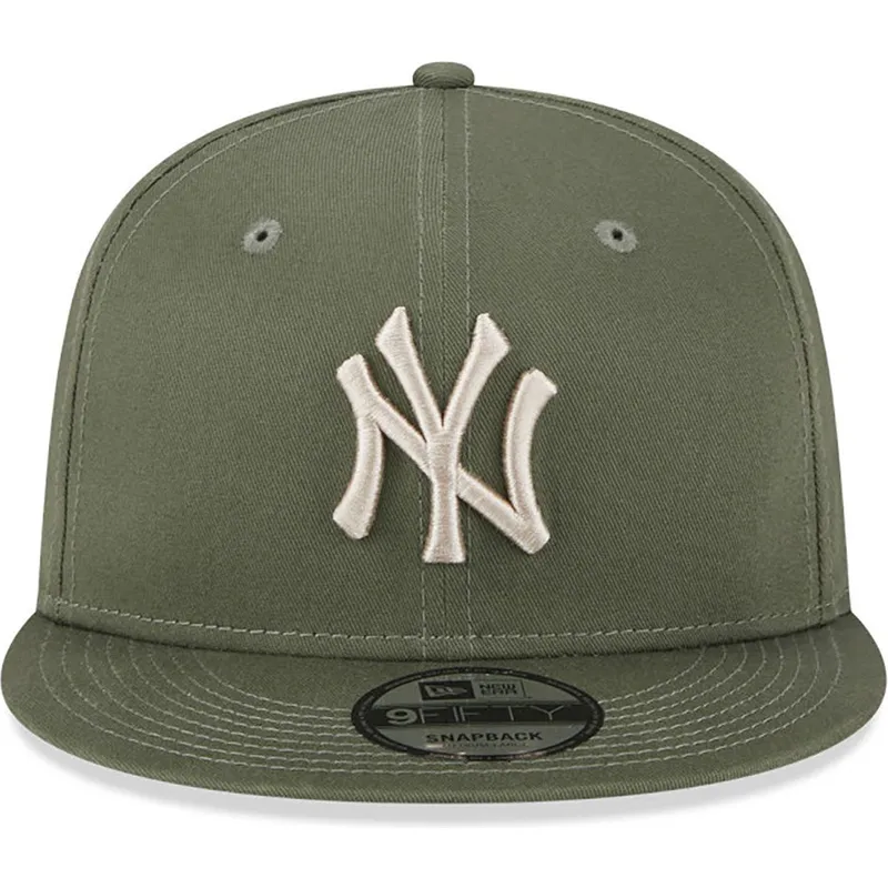 shapka-ploska-zelena-snapbek-9fifty-league-essential-na-new-york-yankees-mlb-ot-new-era