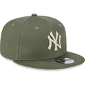 shapka-ploska-zelena-snapbek-9fifty-league-essential-na-new-york-yankees-mlb-ot-new-era