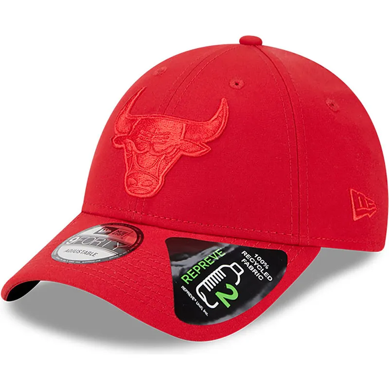 shapka-izvita-chervena-reguliruem-9forty-repreve-outline-na-chicago-bulls-nba-ot-new-era