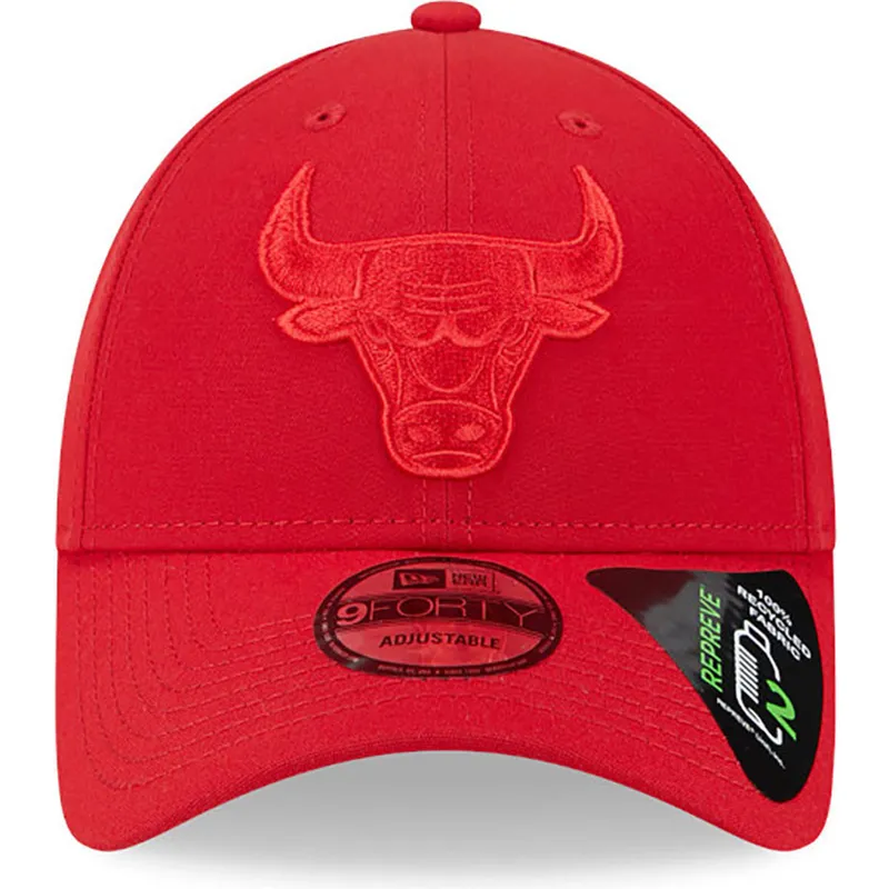 shapka-izvita-chervena-reguliruem-9forty-repreve-outline-na-chicago-bulls-nba-ot-new-era