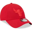 rote-verstellbare-curved-cap-mit-rotem-logo-9forty-repreve-outline-der-chicago-bulls-nba-von-new-era