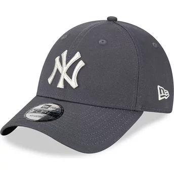 New Era Curved Brim 9FORTY Metallic New York Yankees MLB Grey Adjustable Cap