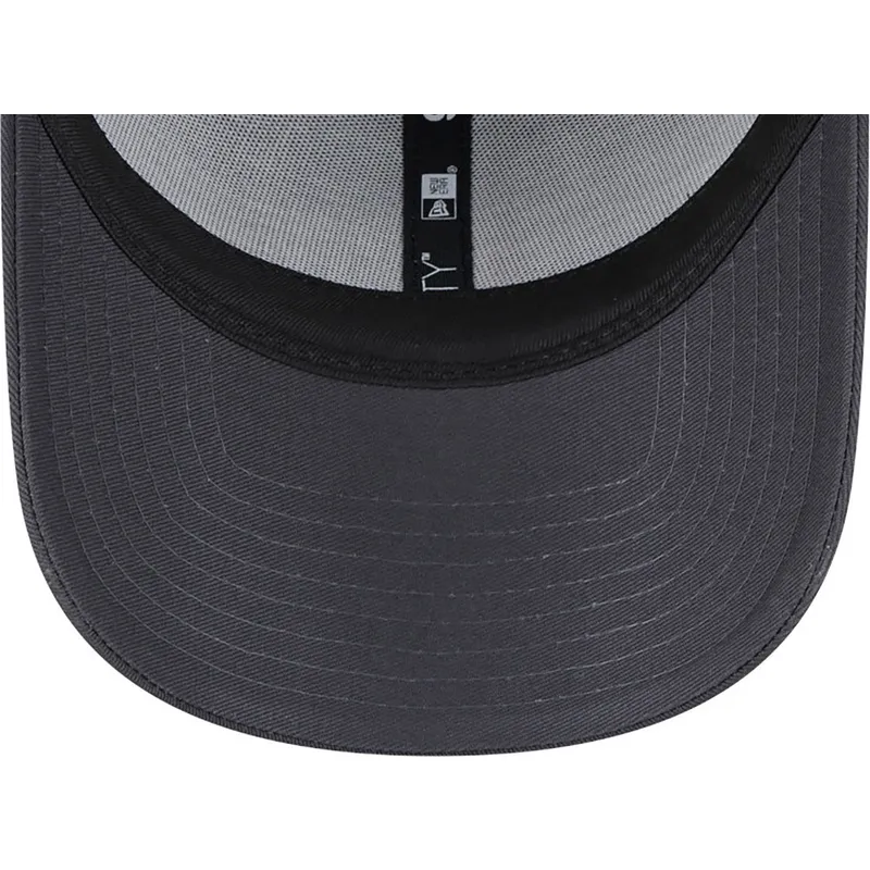 shapka-izvita-siv-reguliruem-9forty-metallic-na-new-york-yankees-mlb-ot-new-era