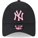 shapka-izvita-cherna-reguliruem-rosa-9forty-neon-na-new-york-yankees-mlb-ot-new-era