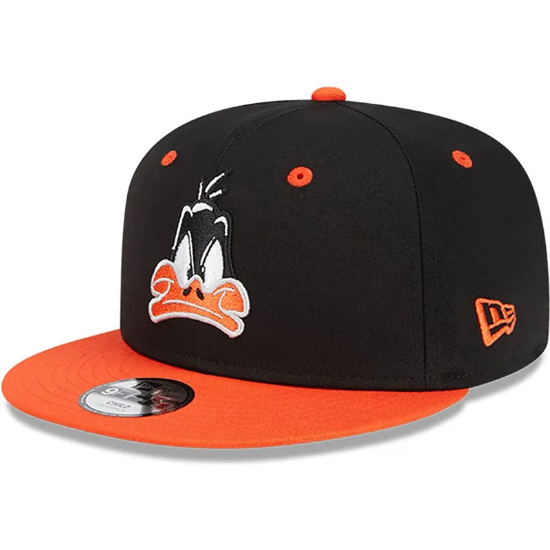 shapka-ploska-cherna-snapbek-9fifty-na-pato-lucas-looney-tunes-ot-new-era