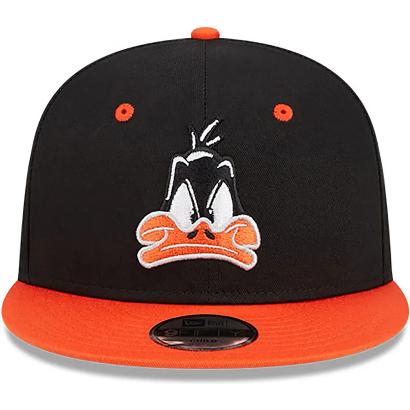 shapka-ploska-cherna-snapbek-9fifty-na-pato-lucas-looney-tunes-ot-new-era