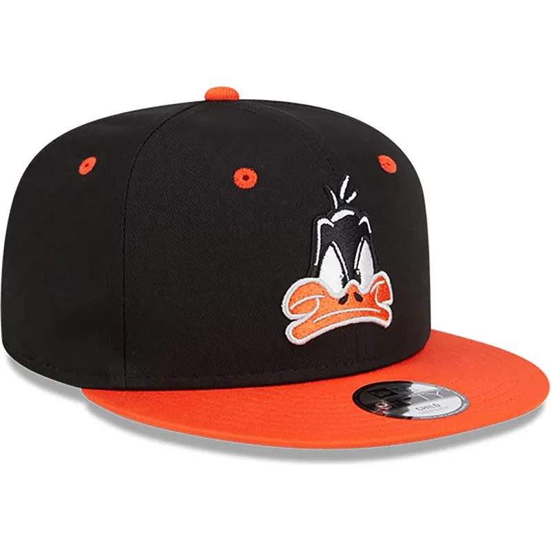 shapka-ploska-cherna-snapbek-9fifty-na-pato-lucas-looney-tunes-ot-new-era
