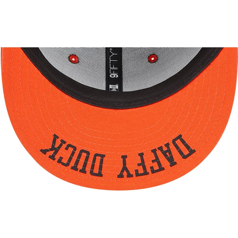 shapka-ploska-cherna-snapbek-9fifty-na-pato-lucas-looney-tunes-ot-new-era