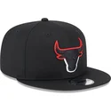 shapka-ploska-cherna-snapbek-9fifty-split-na-chicago-bulls-nba-ot-new-era