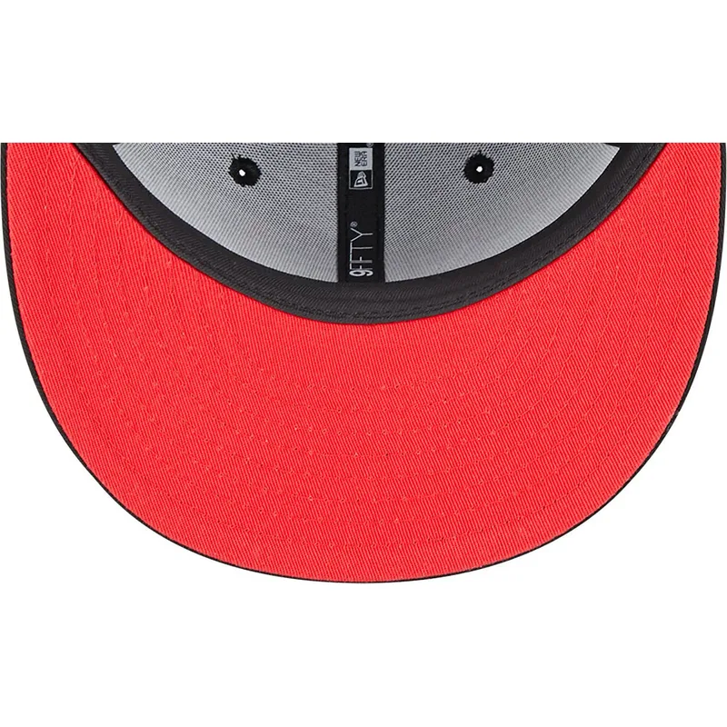 shapka-ploska-cherna-snapbek-9fifty-split-na-chicago-bulls-nba-ot-new-era