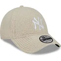 shapka-izvita-bezhov-reguliruem-9forty-teddy-na-new-york-yankees-mlb-ot-new-era