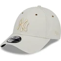 shapka-izvita-bezhov-reguliruem-9forty-washed-canvas-na-new-york-yankees-mlb-ot-new-era