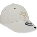 shapka-izvita-bezhov-reguliruem-9forty-washed-canvas-na-new-york-yankees-mlb-ot-new-era