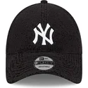 shapka-izvita-cherna-reguliruem-9forty-teddy-na-new-york-yankees-mlb-ot-new-era