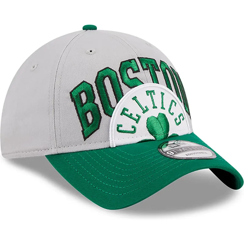 graue-und-grune-verstellbare-curved-cap-9twenty-tip-off-2023-der-boston-celtics-nba-von-new-era