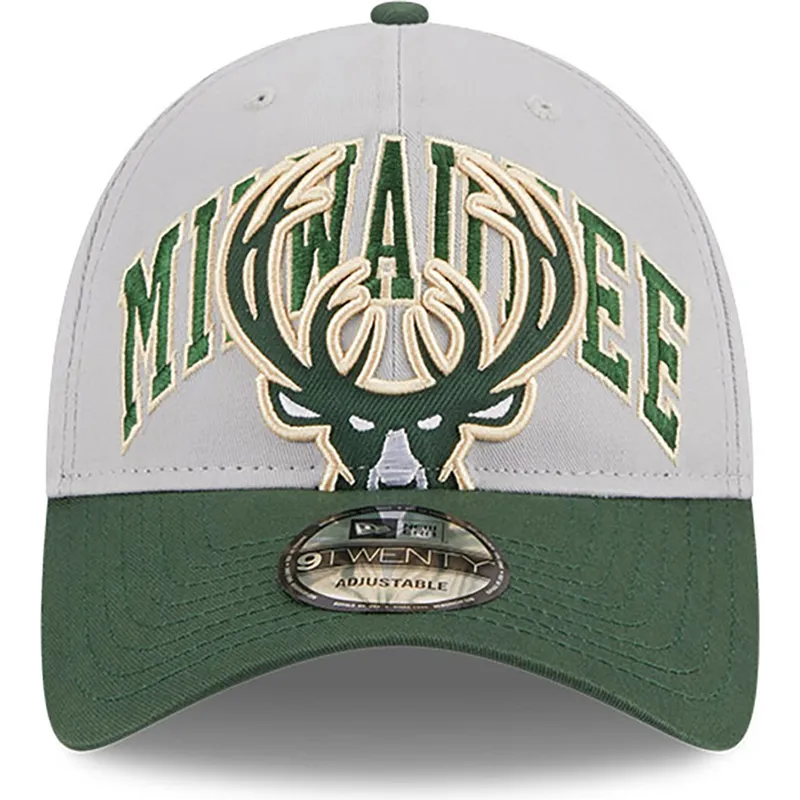 gra-og-gron-justerbar-9twenty-tip-off-2023-milwaukee-bucks-nba-kasket-fra-new-era