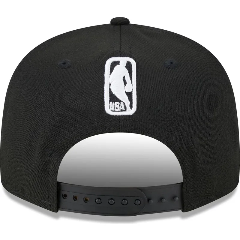 shapka-ploska-cherna-snapbek-9fifty-tip-off-2023-na-chicago-bulls-nba-ot-new-era