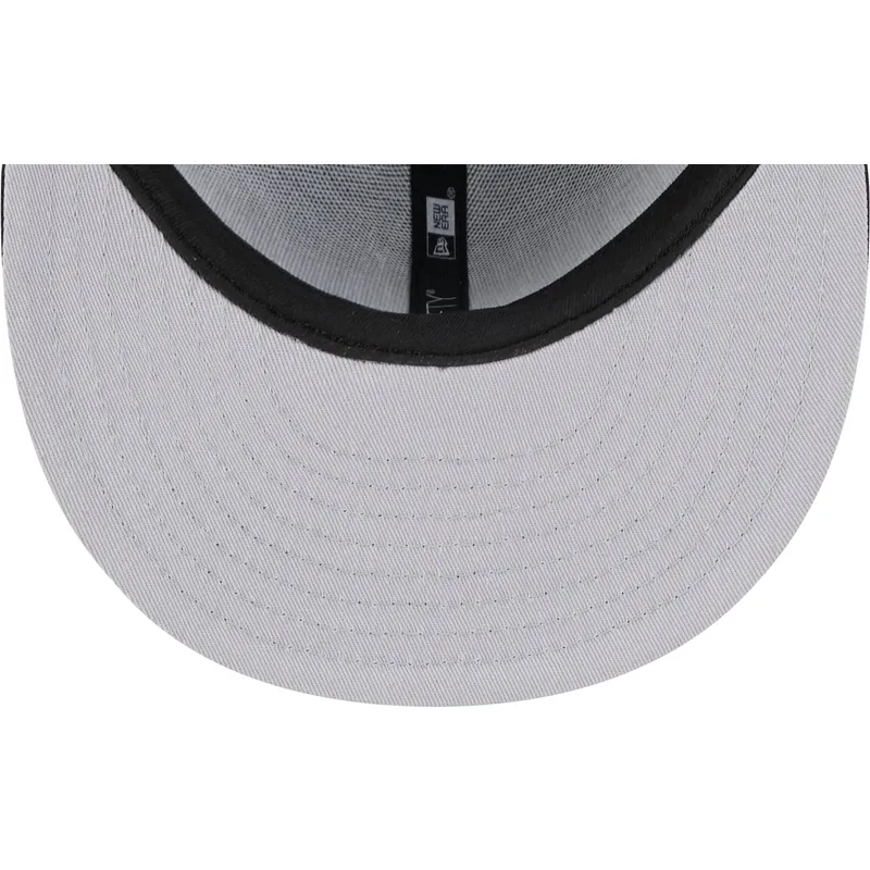 shapka-ploska-cherna-snapbek-9fifty-tip-off-2023-na-chicago-bulls-nba-ot-new-era