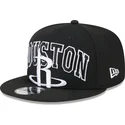 shapka-ploska-cherna-snapbek-9fifty-tip-off-2023-na-houston-rockets-nba-ot-new-era