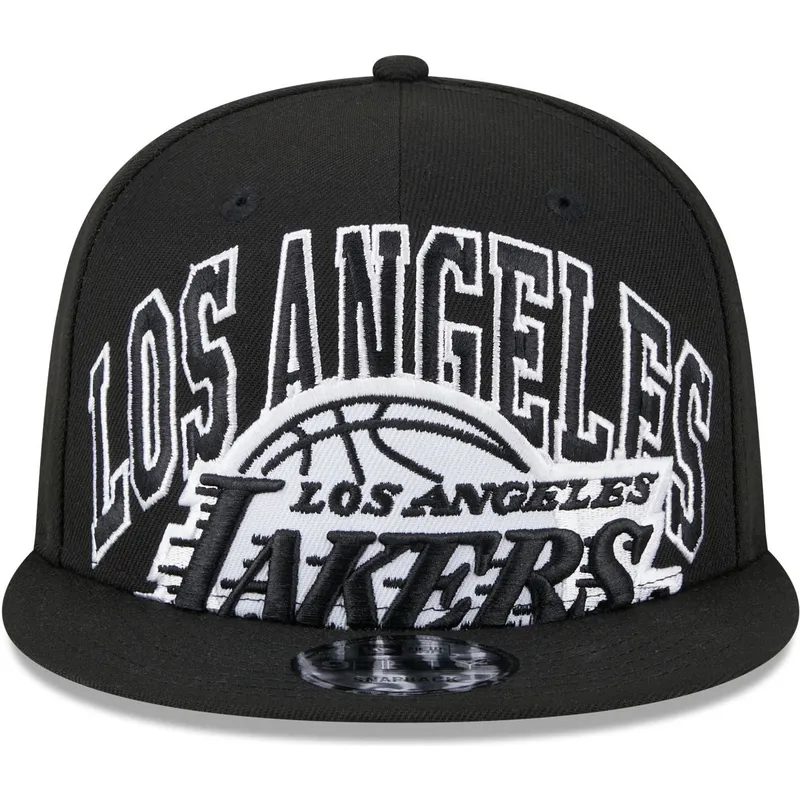 schwarze-flache-snapback-kappe-9fifty-tip-off-2023-der-los-angeles-lakers-nba-von-new-era
