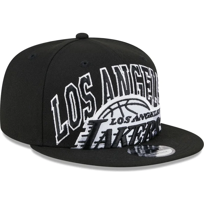 shapka-ploska-cherna-snapbek-9fifty-tip-off-2023-na-los-angeles-lakers-nba-ot-new-era