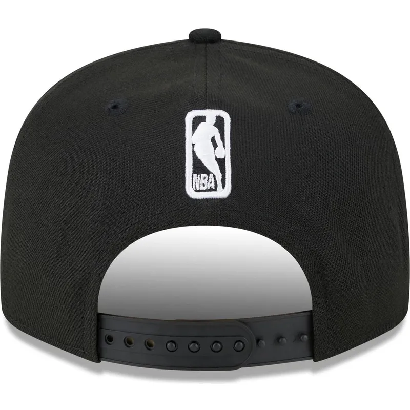 sort-fladskaerms-snapback-9fifty-tip-off-2023-kasket-fra-los-angeles-lakers-nba-fra-new-era