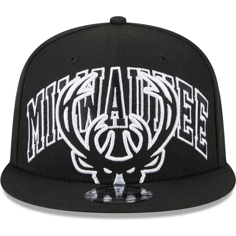 shapka-ploska-cherna-snapbek-9fifty-tip-off-2023-na-milwaukee-bucks-nba-ot-new-era