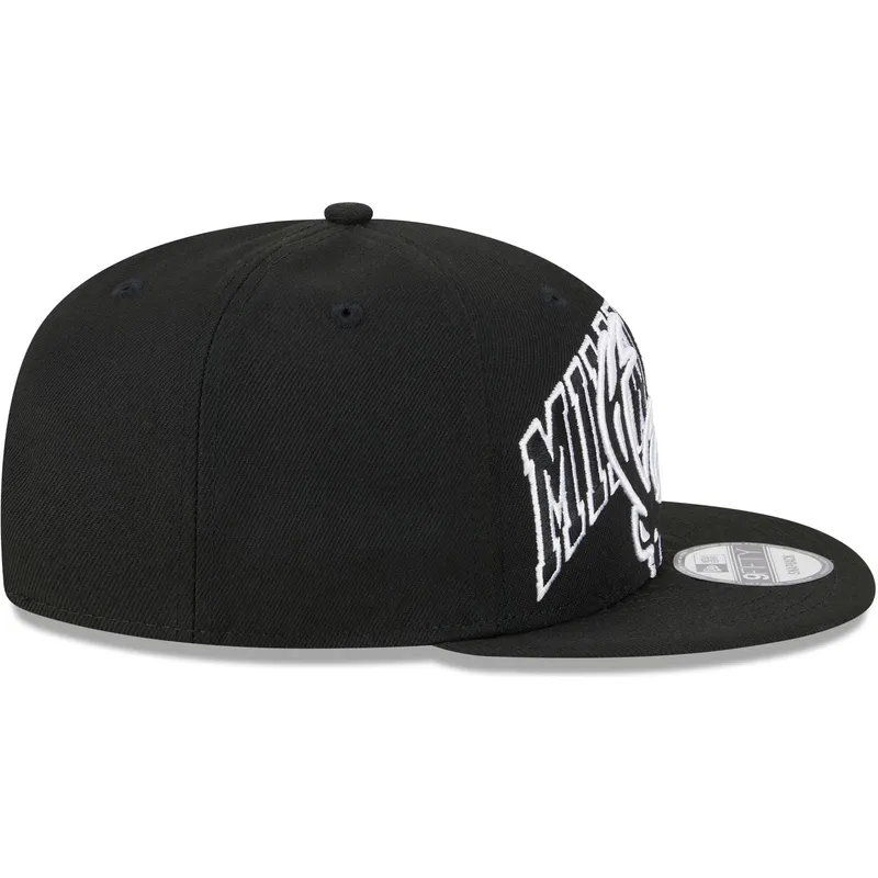shapka-ploska-cherna-snapbek-9fifty-tip-off-2023-na-milwaukee-bucks-nba-ot-new-era