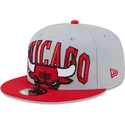 shapka-ploska-siv-snapbek-9fifty-tip-off-2023-na-chicago-bulls-nba-ot-new-era