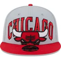 shapka-ploska-siv-snapbek-9fifty-tip-off-2023-na-chicago-bulls-nba-ot-new-era