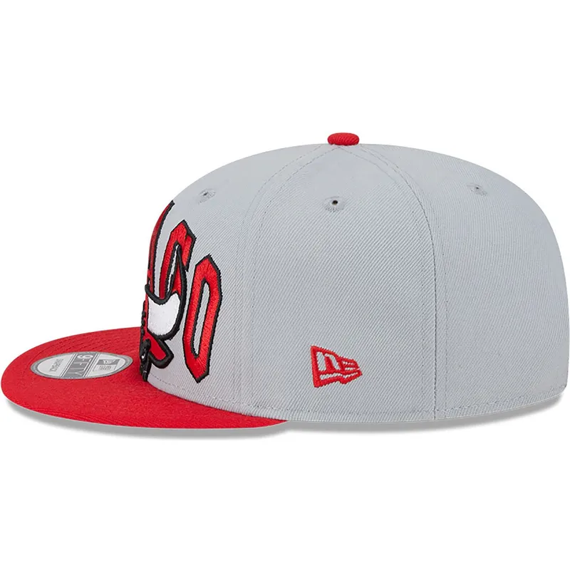 shapka-ploska-siv-snapbek-9fifty-tip-off-2023-na-chicago-bulls-nba-ot-new-era
