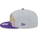 graue-und-violette-flatcap-snapback-9fifty-tip-off-2023-der-los-angeles-lakers-nba-von-new-era