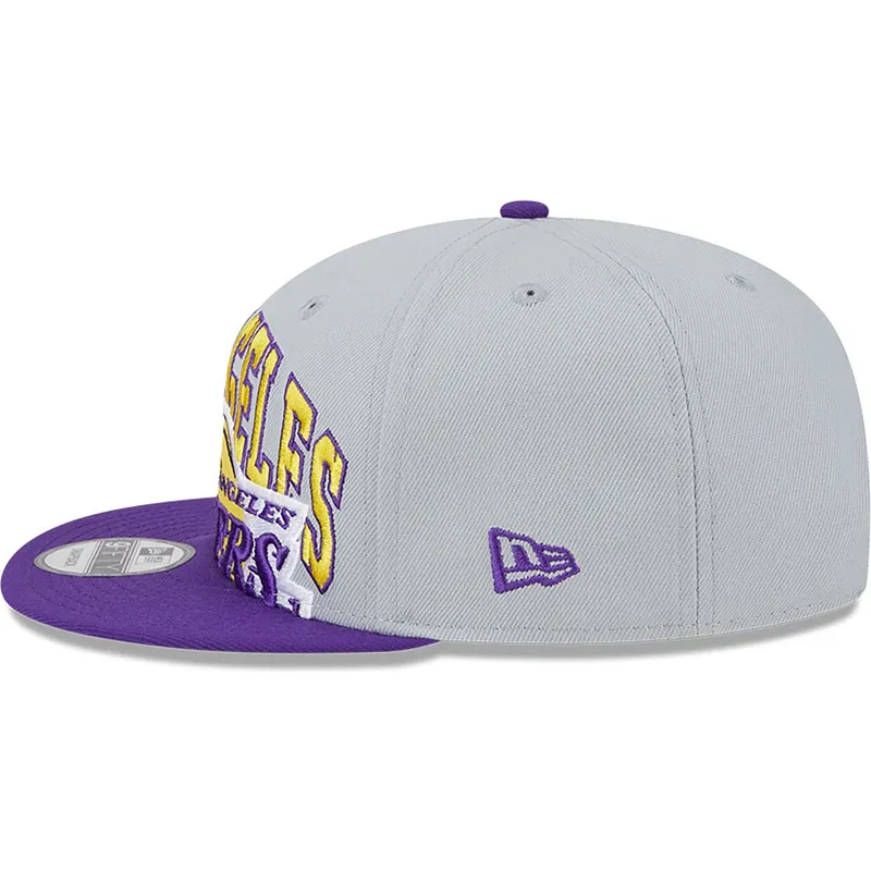 graue-und-violette-flatcap-snapback-9fifty-tip-off-2023-der-los-angeles-lakers-nba-von-new-era