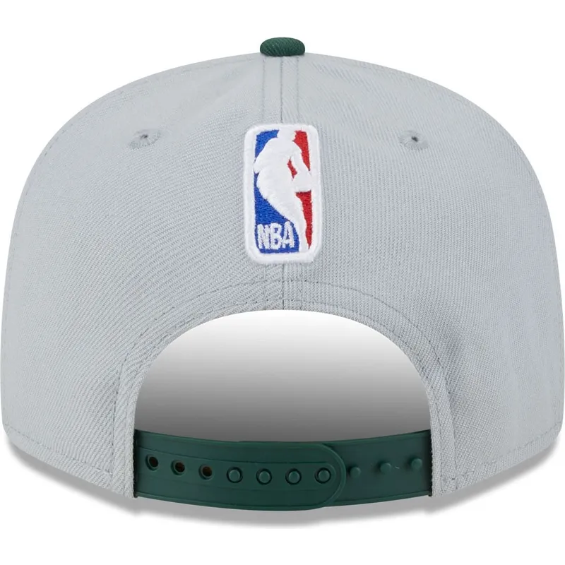 shapka-ploska-siv-snapbek-9fifty-tip-off-2023-na-milwaukee-bucks-nba-ot-new-era