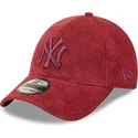 shapka-izvita-chervena-reguliruem-9forty-towelling-na-new-york-yankees-mlb-ot-new-era