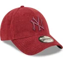 verstellbare-rote-curved-cap-mit-rotem-logo-9forty-towelling-der-new-york-yankees-mlb-von-new-era