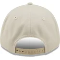 beige-gebogener-snapback-cap-mit-logo-beige-9forty-tonal-repreve-der-new-york-yankees-mlb-von-new-era