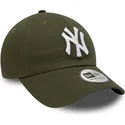 shapka-izvita-zelena-reguliruem-9twenty-league-essential-na-new-york-yankees-mlb-ot-new-era